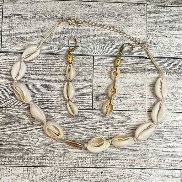 Shell Earring and Necklace Set - Picture 1 of 2